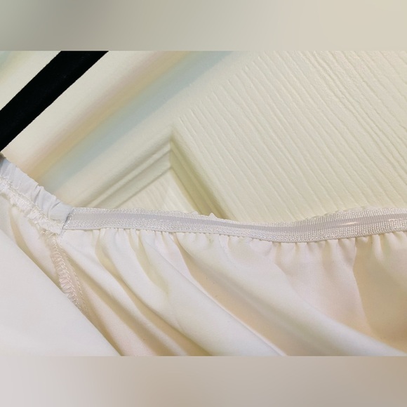 Milkmaid satin like romper - Picture 5 of 10